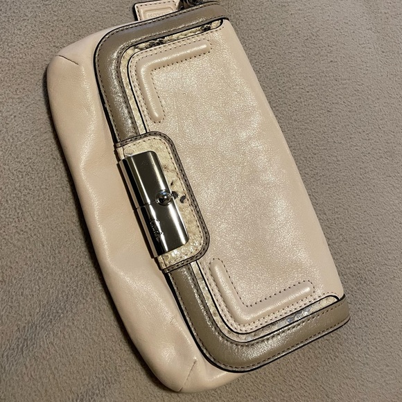 Coach leather wristlet - Coach wallet - Coach - leather clutch - Picture 1 of 10